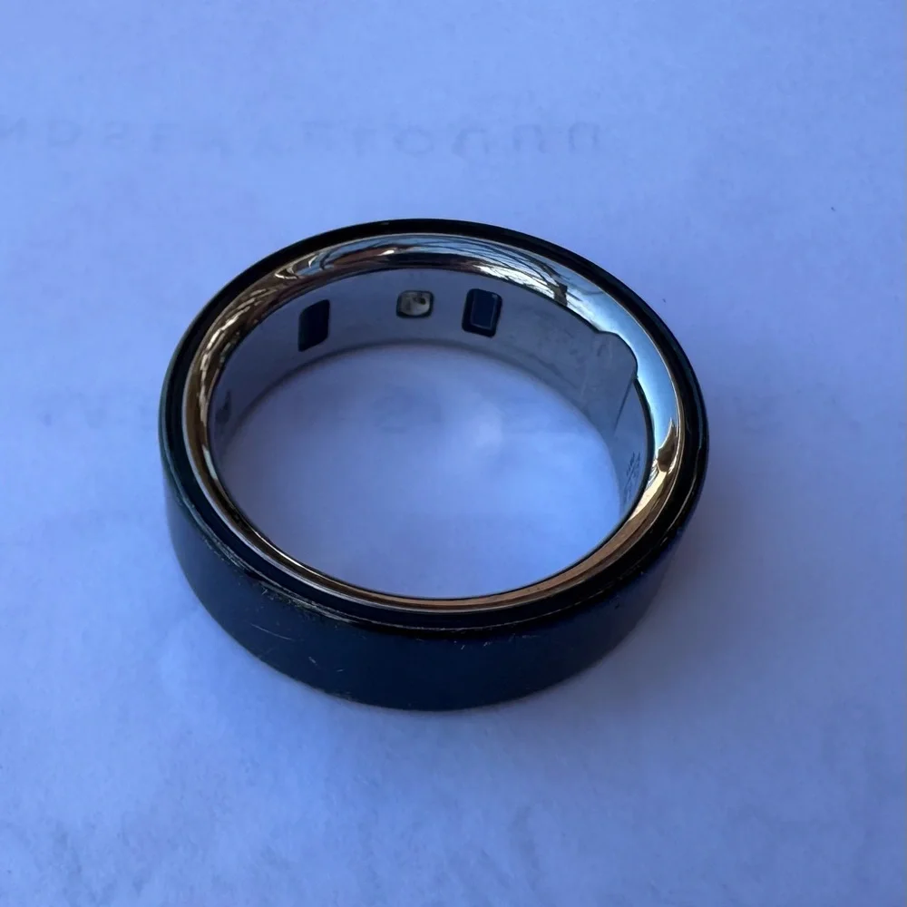 Oura Ring 4 Black and Silver